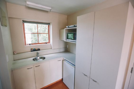 Studio Queen & Single kitchen