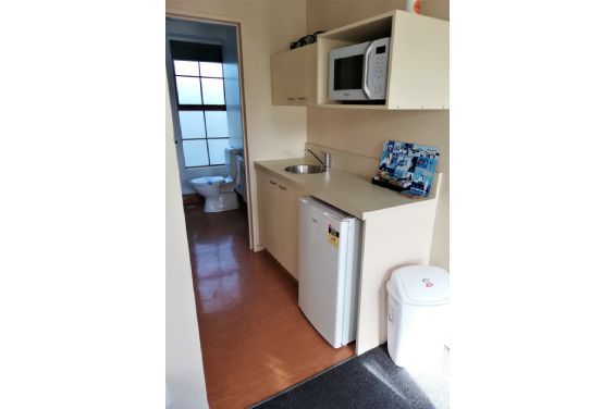 1-Bedroom Unit kitchen